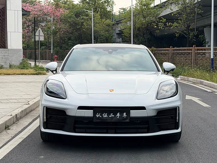 Фото 2 - Porsche Panamera