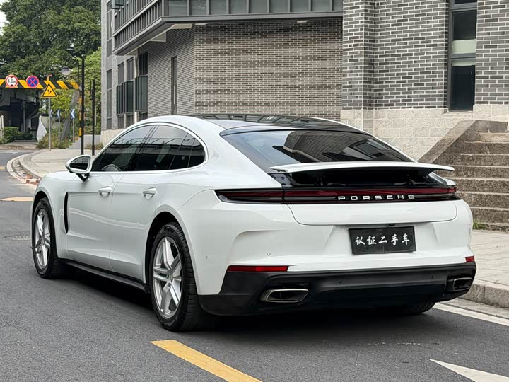Фото 3 - Porsche Panamera