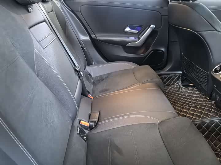 Фото 11 - Mercedes-Benz C-Class