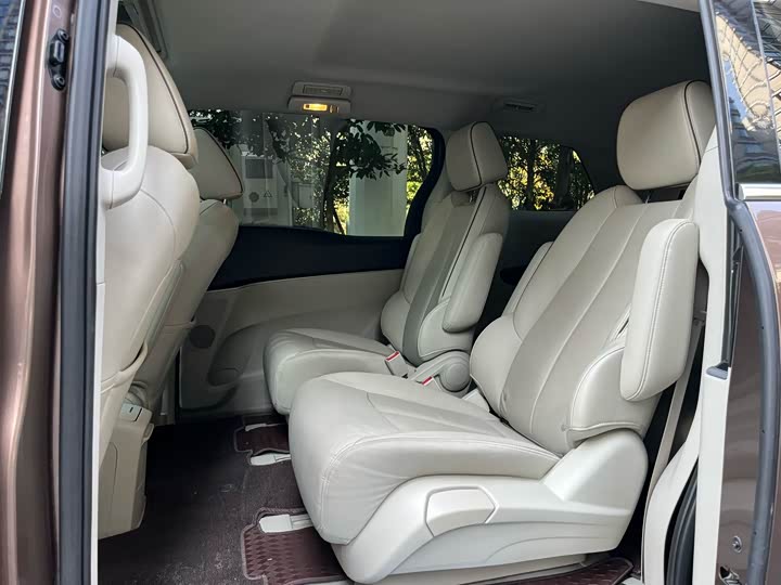 Фото 9 - Buick GL8 ES