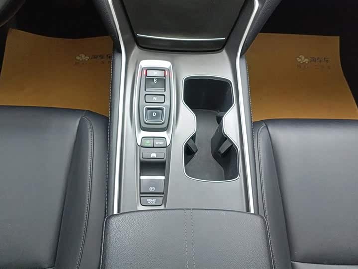 Фото 16 - Honda Accord