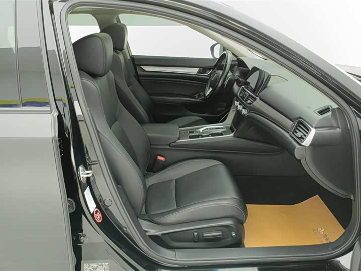 Фото 8 - Honda Accord