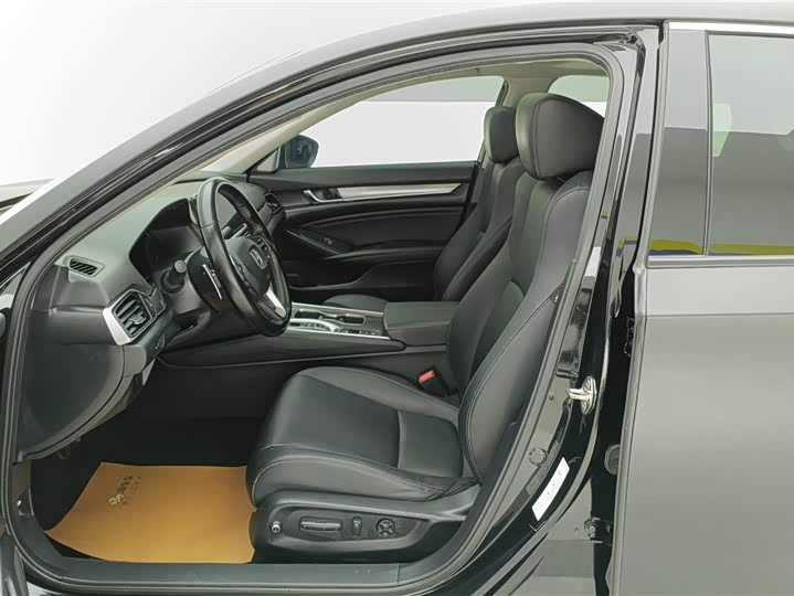 Фото 9 - Honda Accord