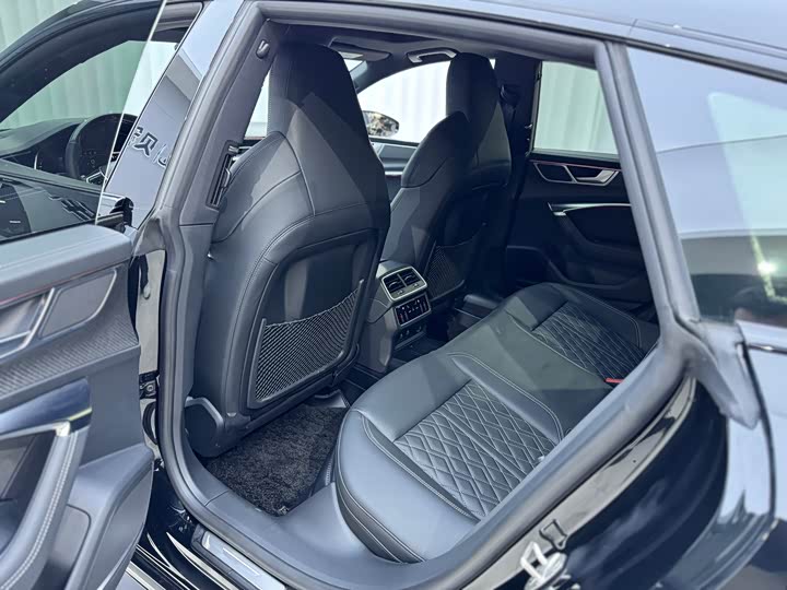 Фото 10 - Audi A7