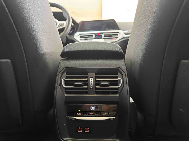 Фото 18 - BMW 3 Series