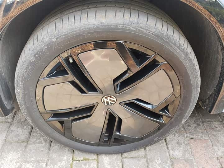 Фото 23 - Volkswagen Tiguan L Pro