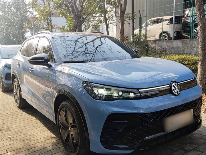 Фото 4 - Volkswagen Tiguan L Pro