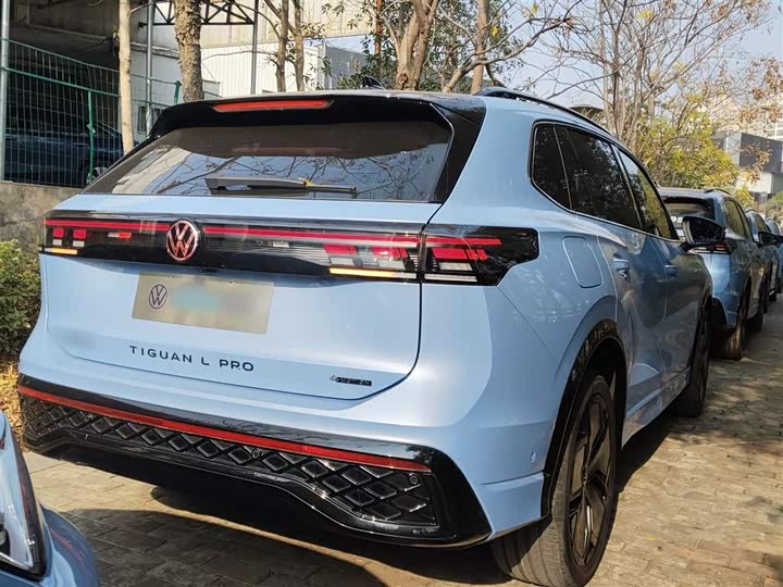 Фото 7 - Volkswagen Tiguan L Pro