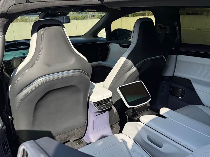 Фото 8 - HiPhi X