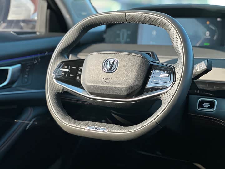 Фото 10 - Changan UNI-K Hybrid