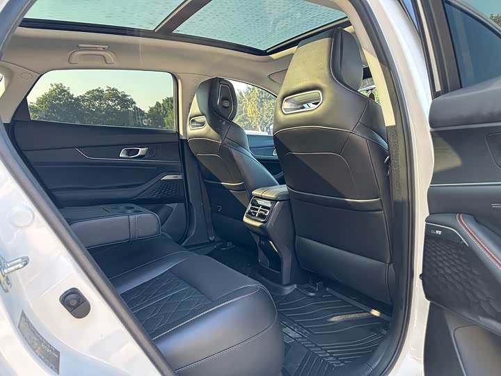 Фото 11 - Changan UNI-K Hybrid