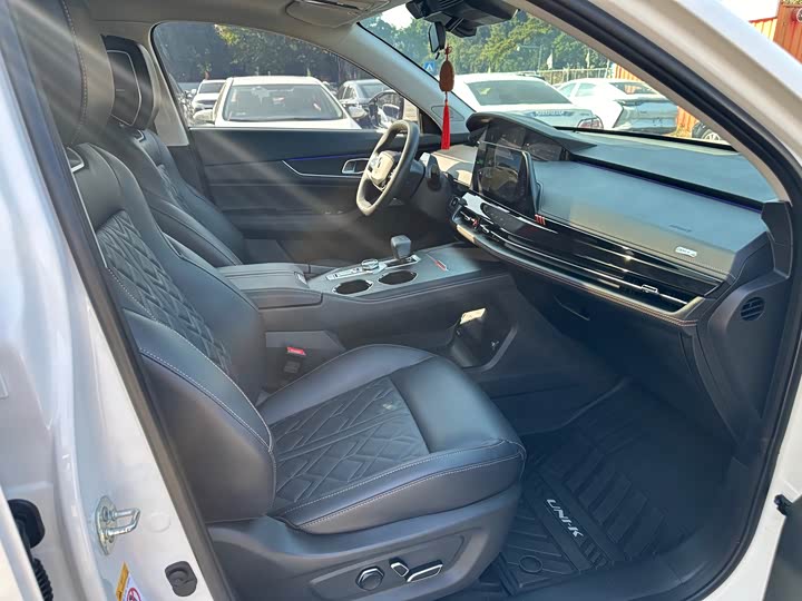 Фото 12 - Changan UNI-K Hybrid