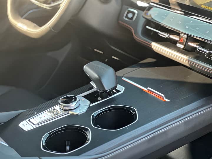 Фото 14 - Changan UNI-K Hybrid