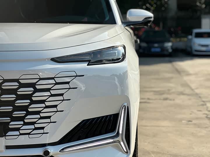 Фото 17 - Changan UNI-K Hybrid