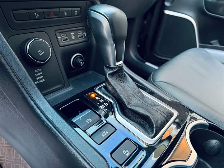 Фото 10 - Jeep Grand Commander