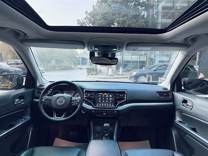 Фото 16 - Jeep Grand Commander