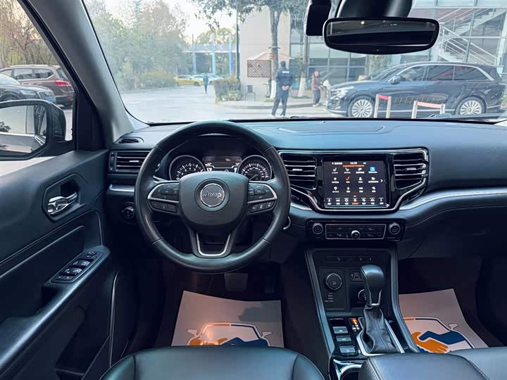 Фото 17 - Jeep Grand Commander