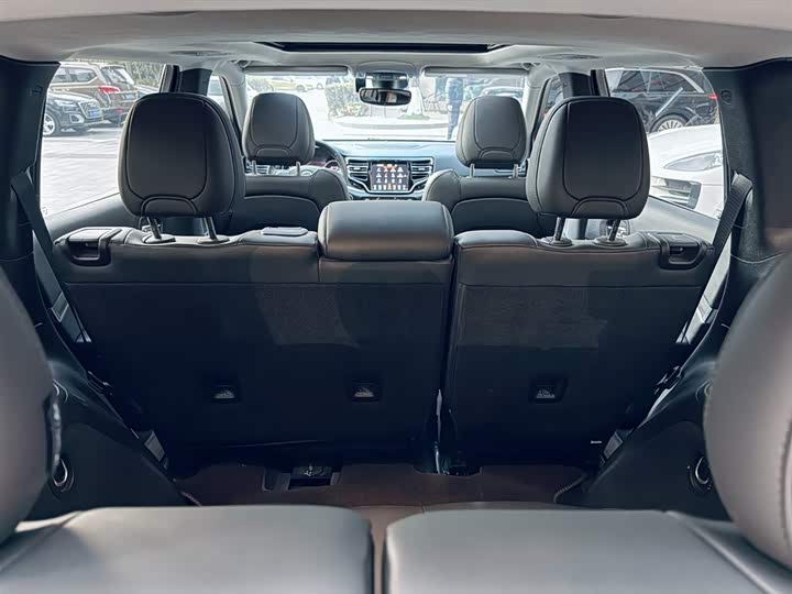 Фото 18 - Jeep Grand Commander