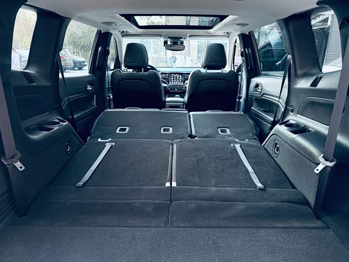 Фото 19 - Jeep Grand Commander