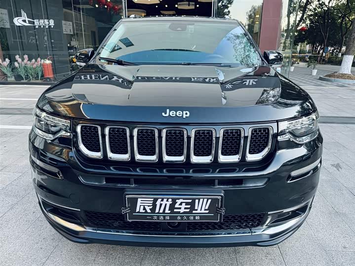 Фото 3 - Jeep Grand Commander