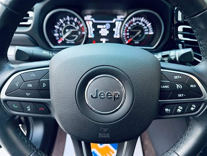 Фото 9 - Jeep Grand Commander