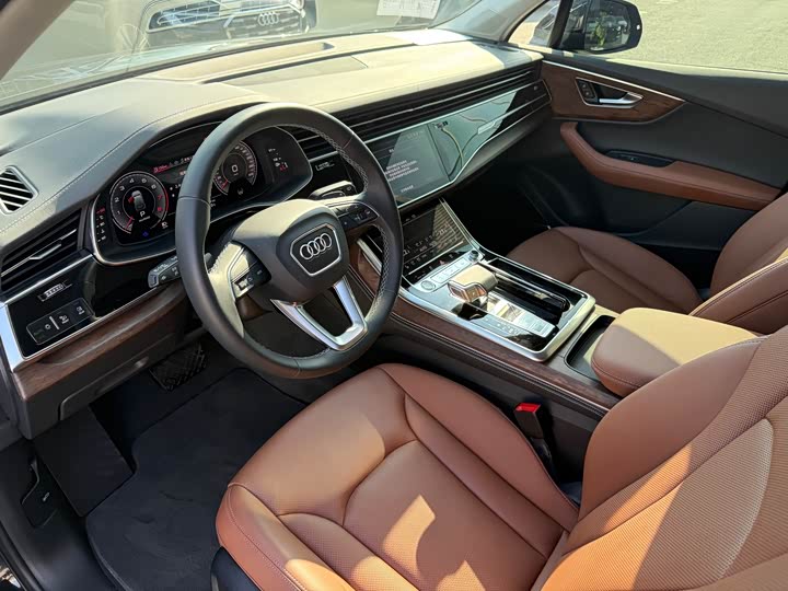 Фото 12 - Audi Q7