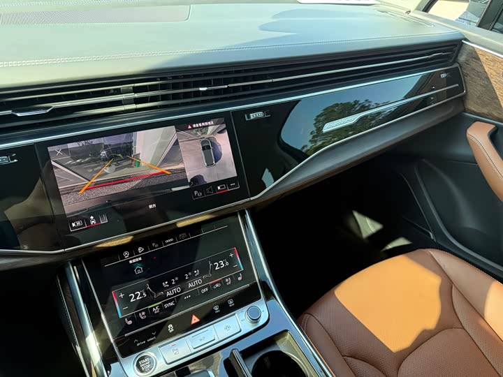 Фото 16 - Audi Q7