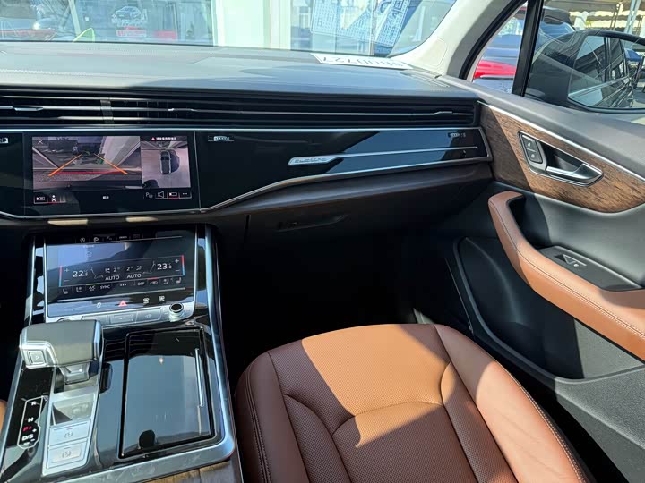 Фото 21 - Audi Q7