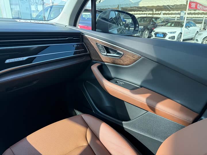 Фото 22 - Audi Q7