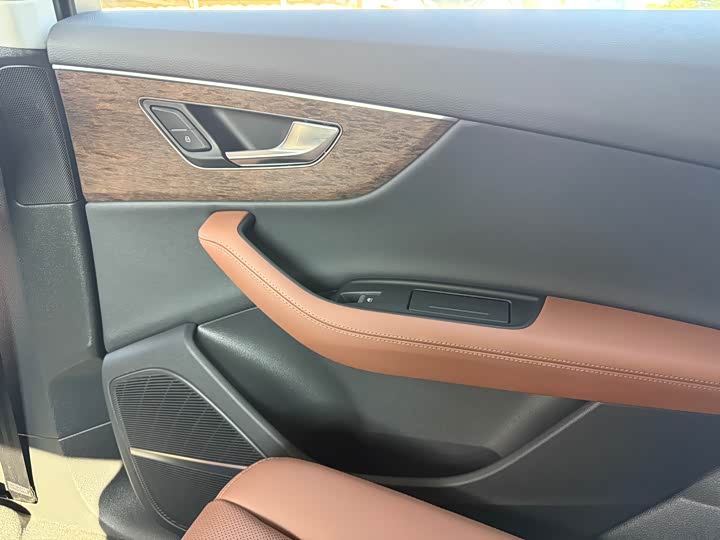 Фото 23 - Audi Q7