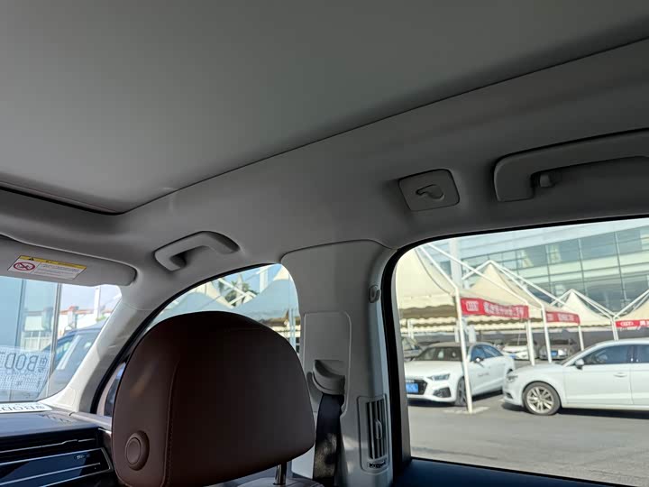 Фото 24 - Audi Q7