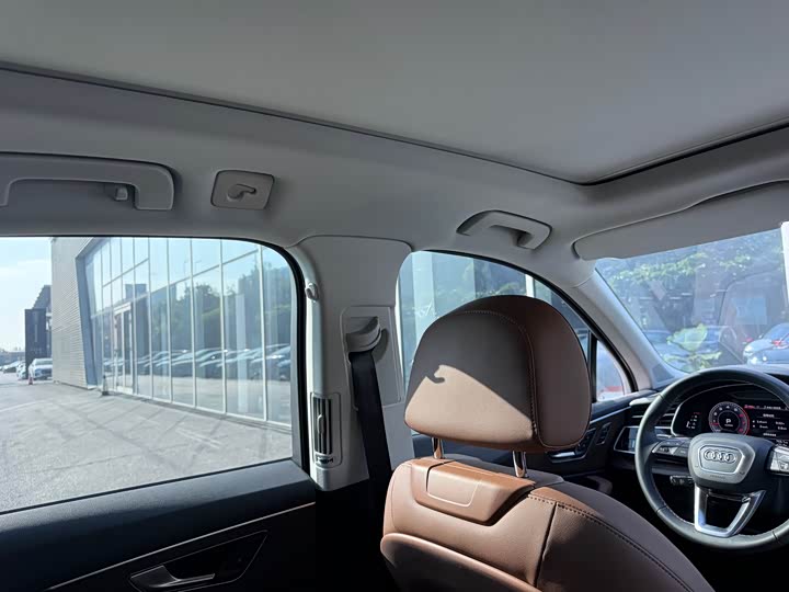 Фото 25 - Audi Q7