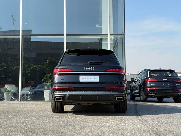 Фото 26 - Audi Q7