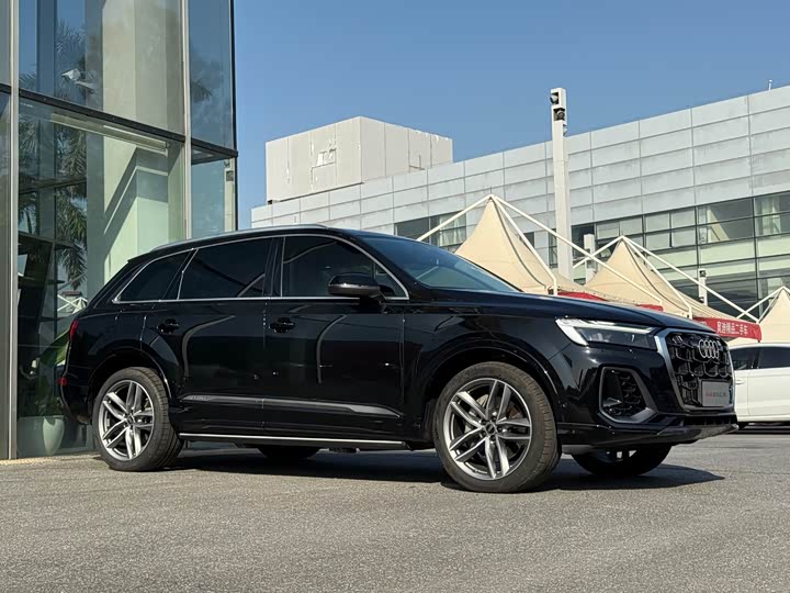 Фото 3 - Audi Q7