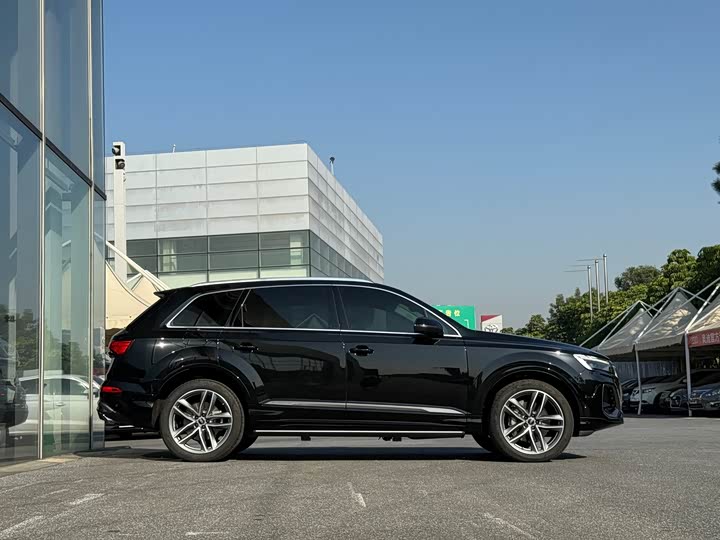 Фото 4 - Audi Q7