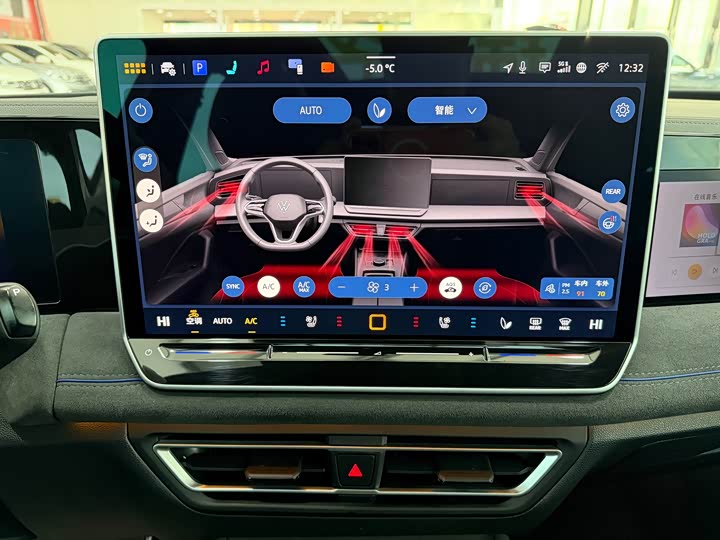 Фото 10 - Volkswagen Tiguan L Pro