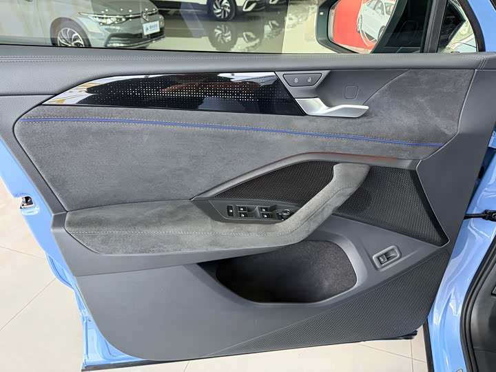 Фото 13 - Volkswagen Tiguan L Pro