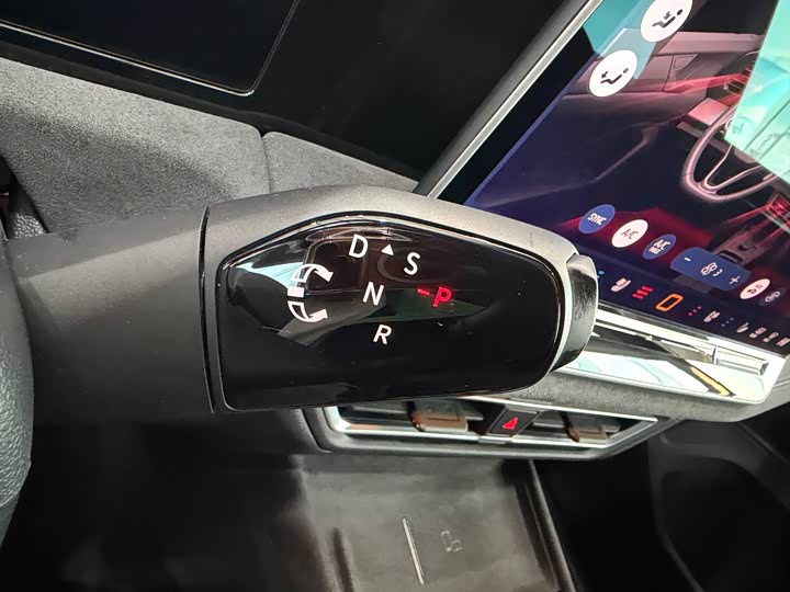 Фото 8 - Volkswagen Tiguan L Pro