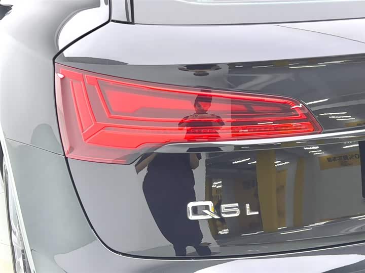 Фото 10 - Audi Q5L