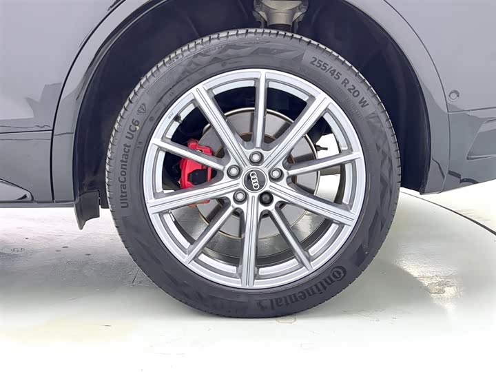 Фото 11 - Audi Q5L