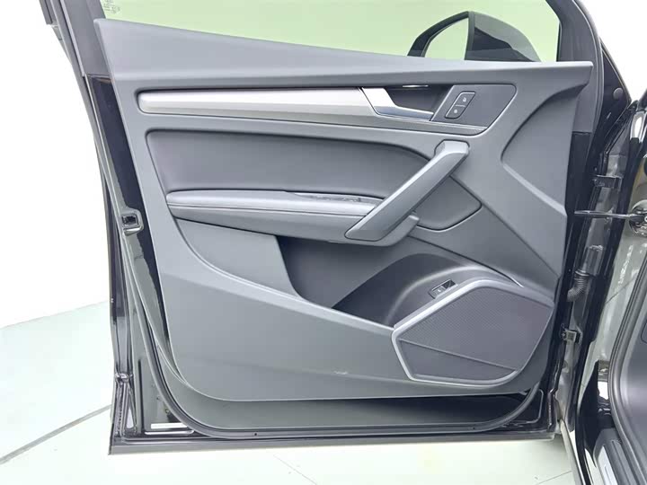 Фото 12 - Audi Q5L