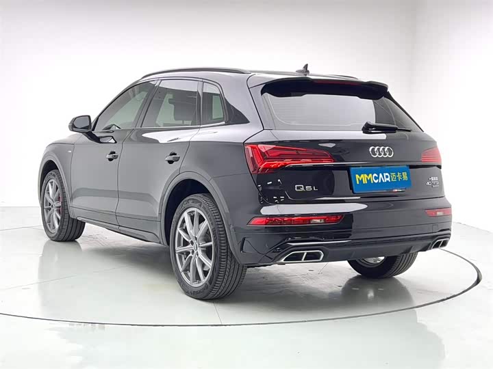 Фото 6 - Audi Q5L