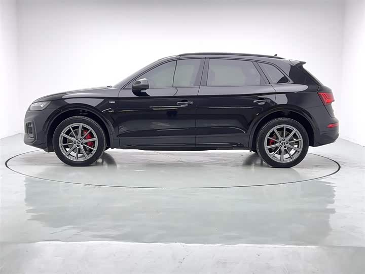 Фото 7 - Audi Q5L