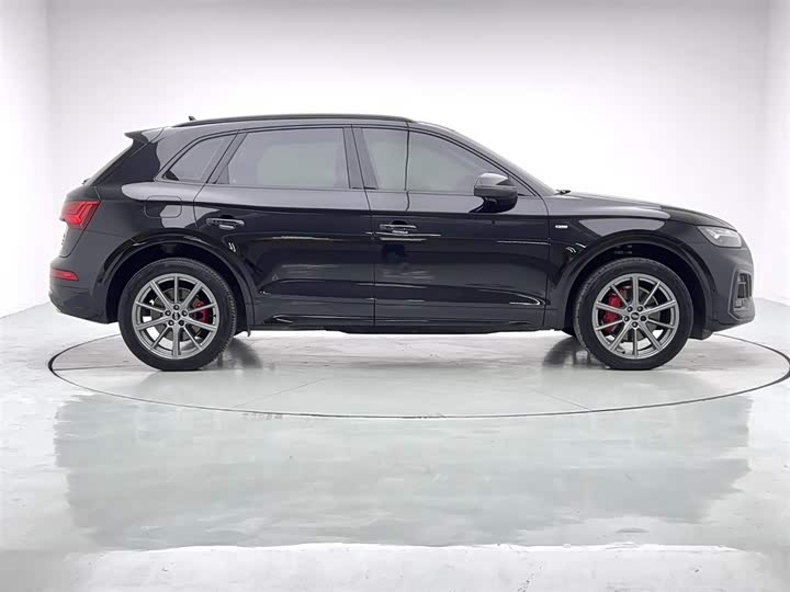 Фото 8 - Audi Q5L