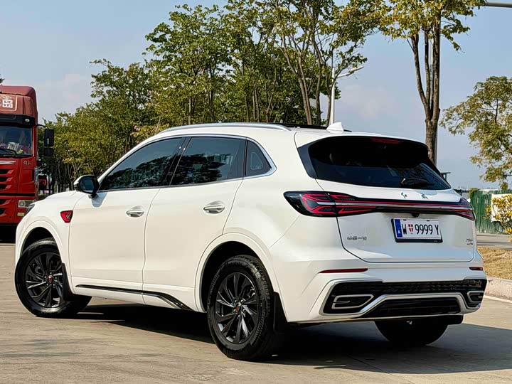 Фото 14 - Hongqi HS5