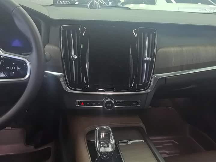 Фото 13 - Volvo S90