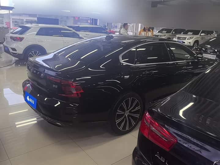 Фото 3 - Volvo S90