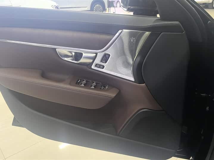 Фото 7 - Volvo S90