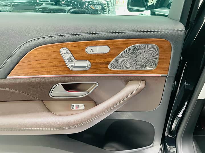 Фото 21 - Mercedes-Benz GLS-Class