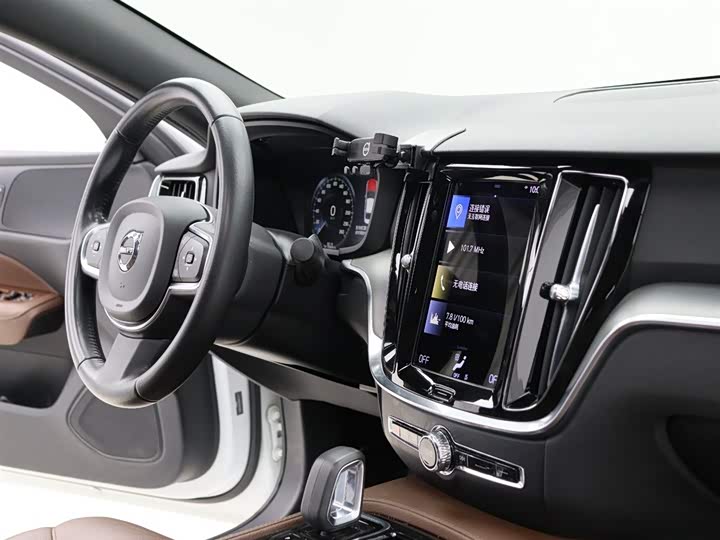 Фото 12 - Volvo S60 Hybrid